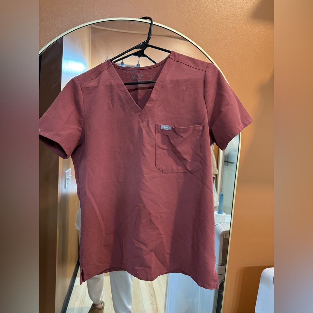 Figs dark cherry one pocket scrub top - small
